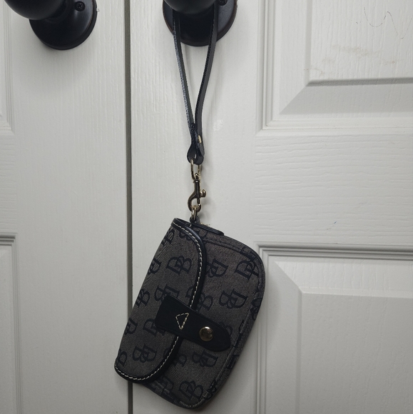 Dooney and Bourke Signature Monogram Wristlet - Picture 2 of 7